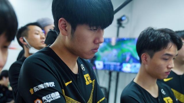 她凭借灵活 她凭借灵活